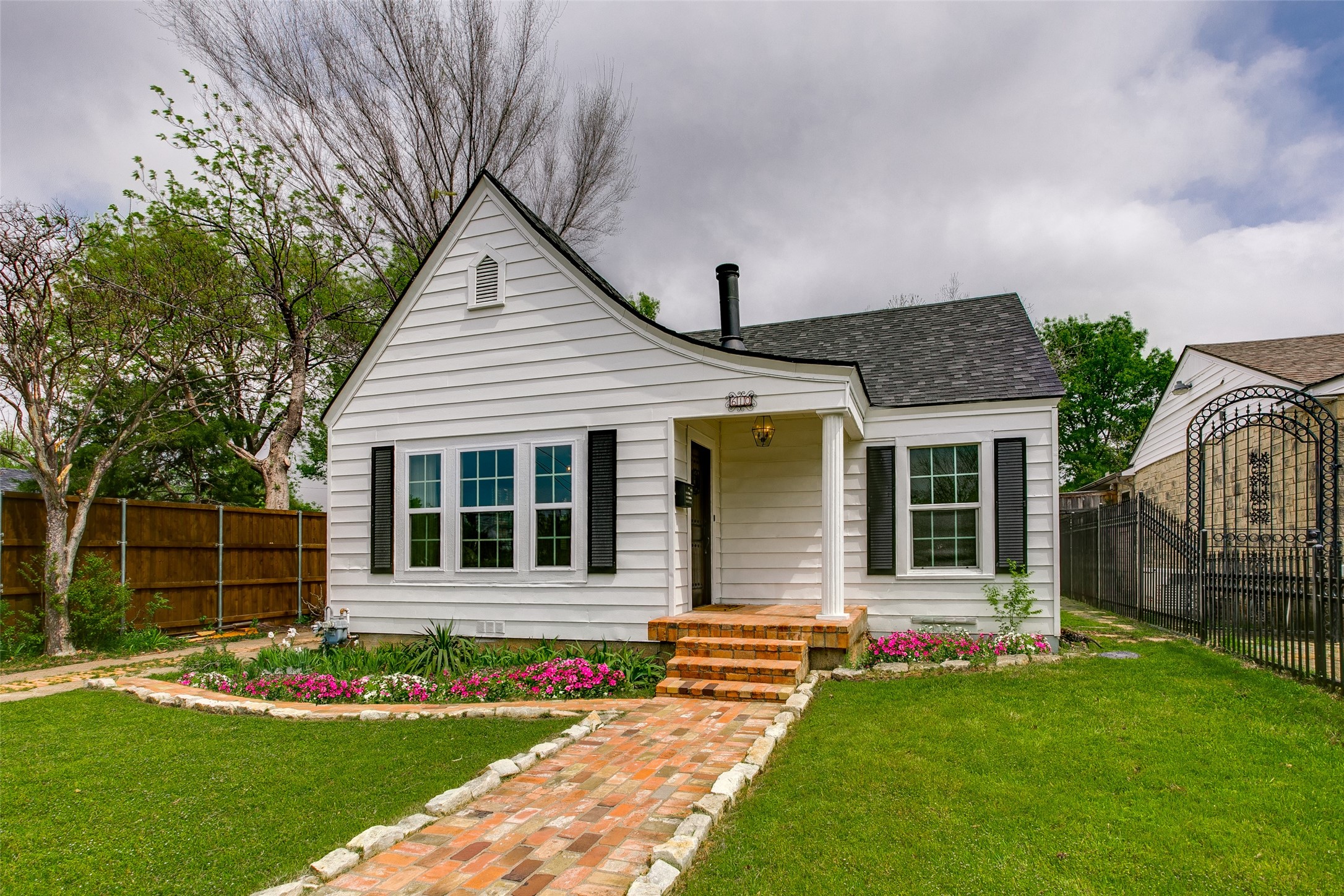 610 Marshalldell Avenue Dallas TX 75211
