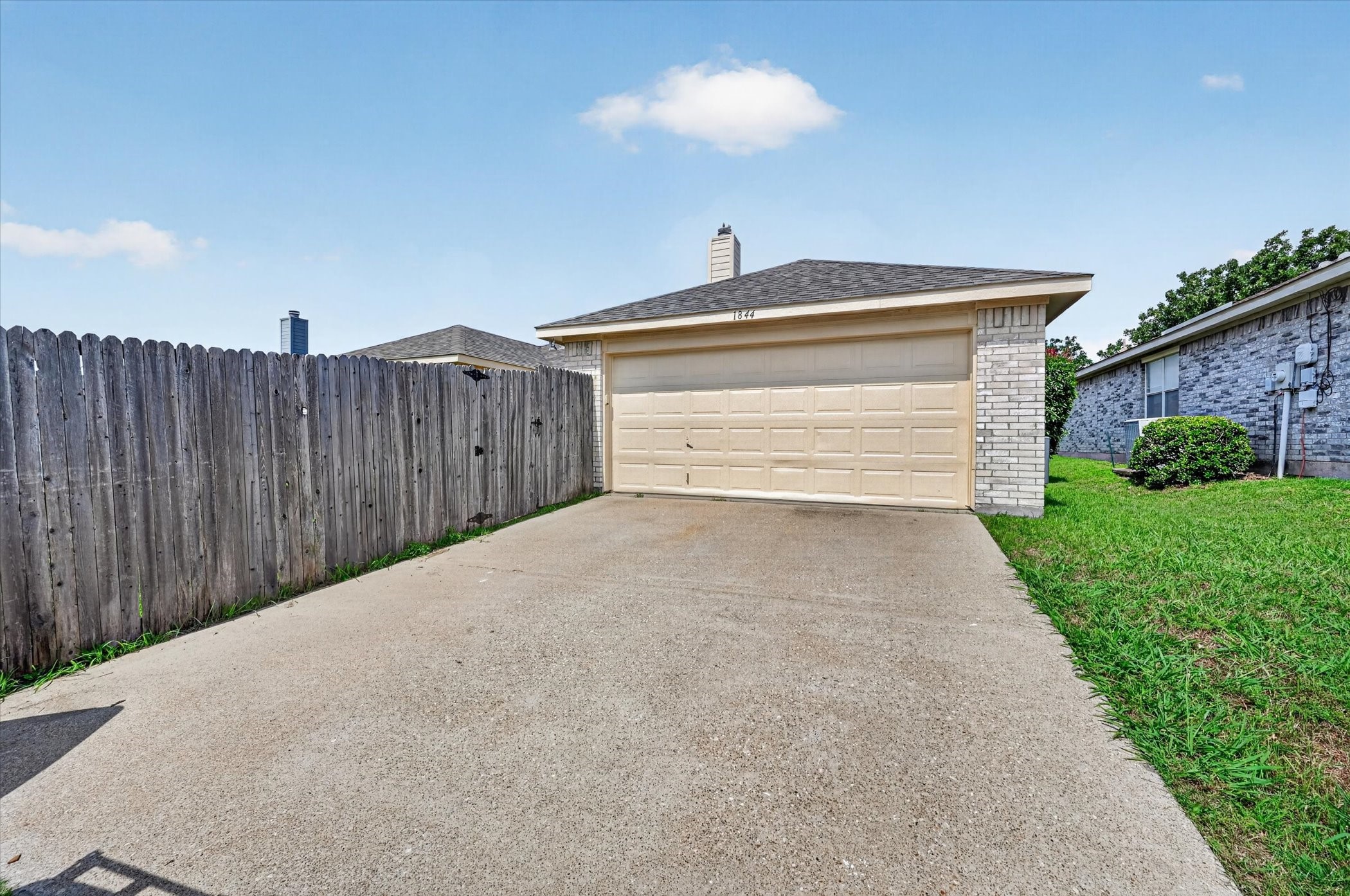 1844 Mcneely Street Lancaster TX 75134