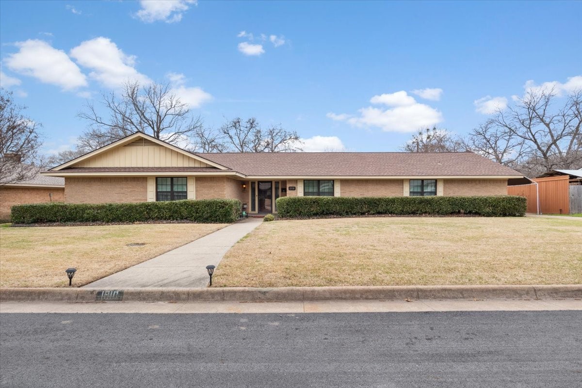 1910 Wes Hardin Circle Bonham TX 75418