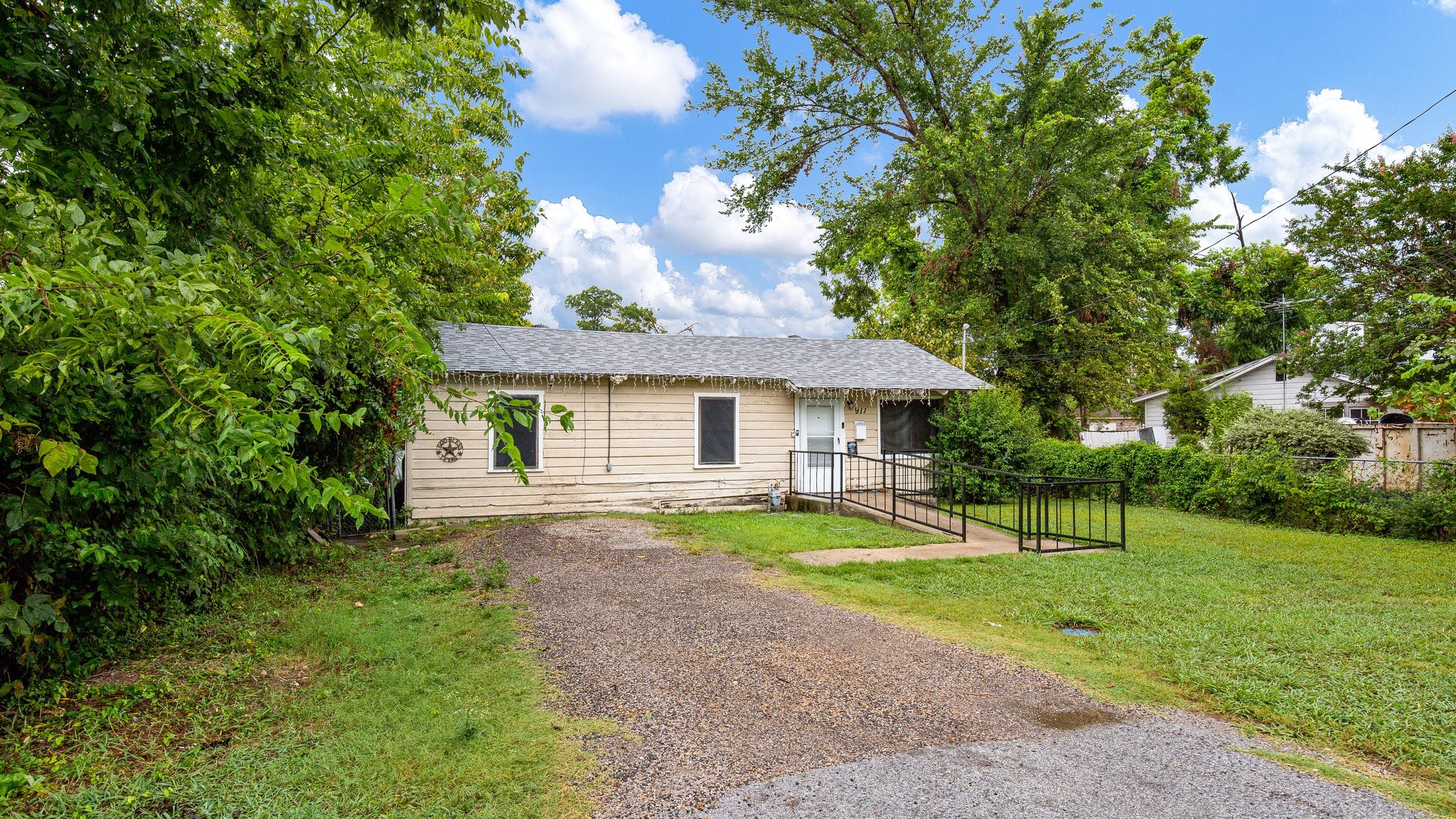 911 S Medora Street Terrell TX 75160