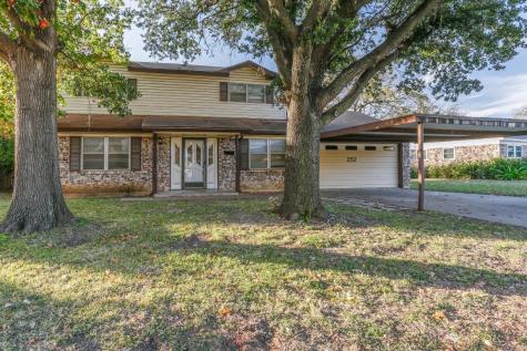 252 Palomino Drive Saginaw TX 76179
