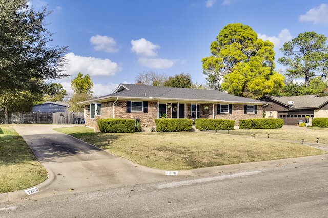 1208 Cindy Lane Cleburne TX 76033
