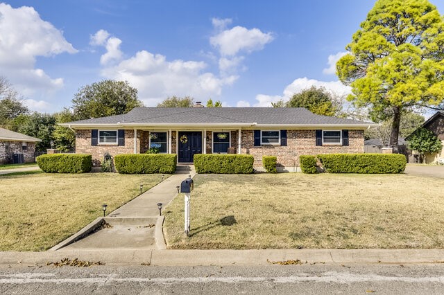 1208 Cindy Lane Cleburne TX 76033