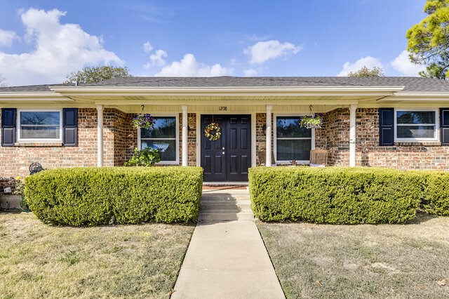 1208 Cindy Lane Cleburne TX 76033
