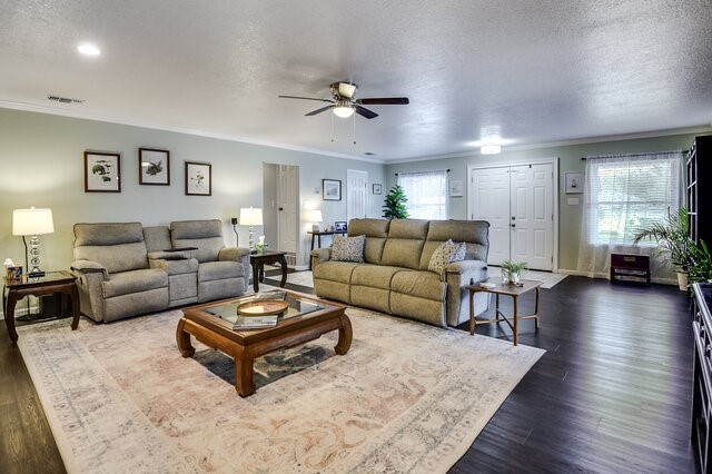1208 Cindy Lane Cleburne TX 76033