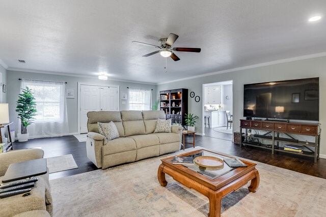 1208 Cindy Lane Cleburne TX 76033