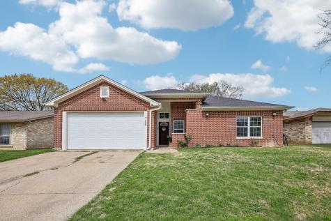 705 Lynnfield Drive Arlington TX 76014