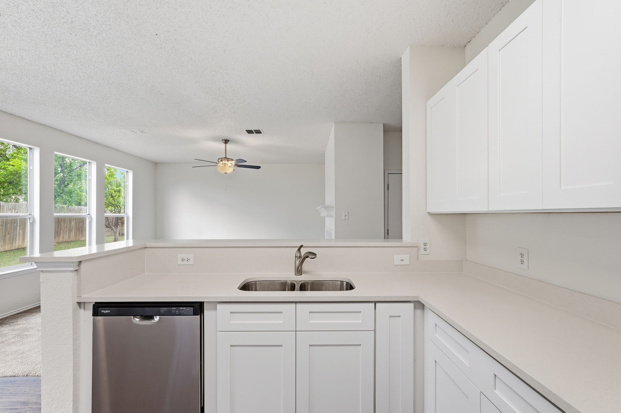 725 Parkford Lane Arlington TX 76001