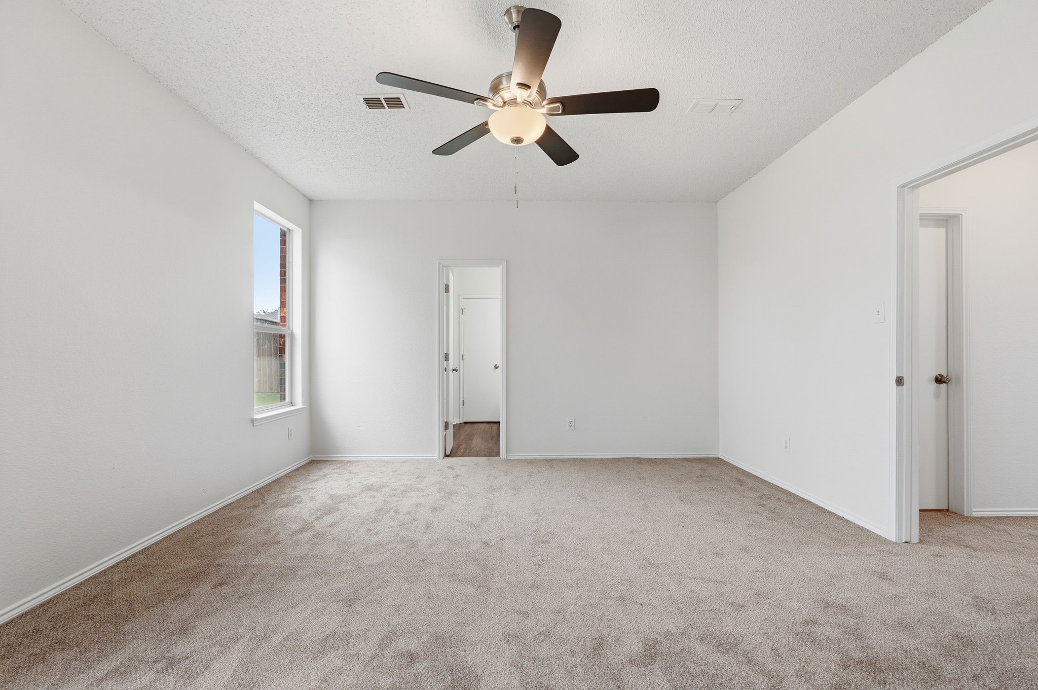 725 Parkford Lane Arlington TX 76001