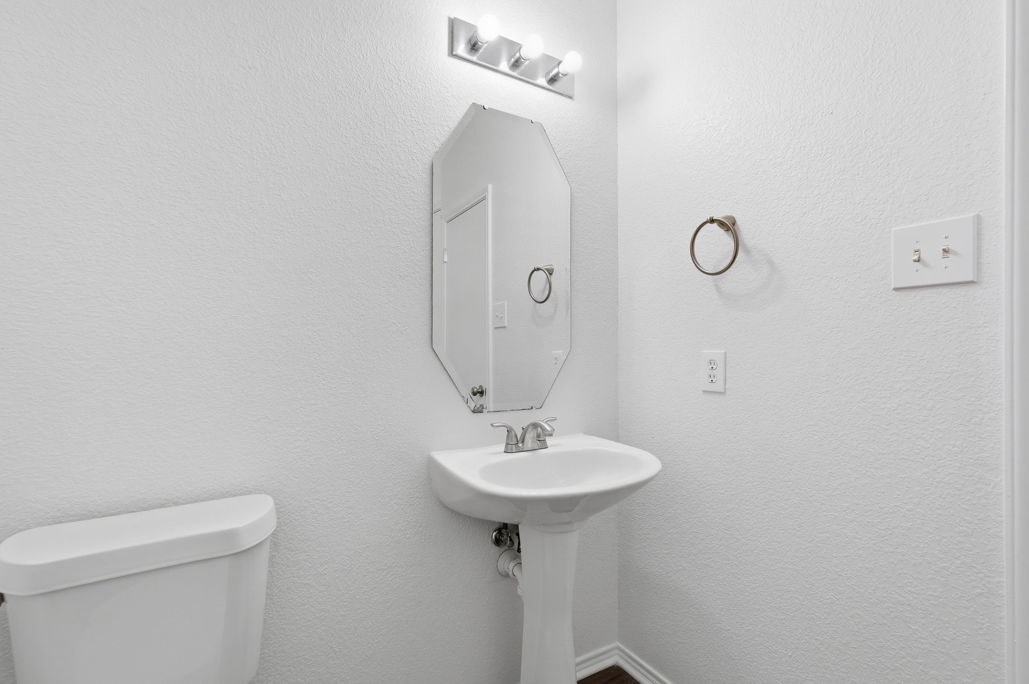 725 Parkford Lane Arlington TX 76001