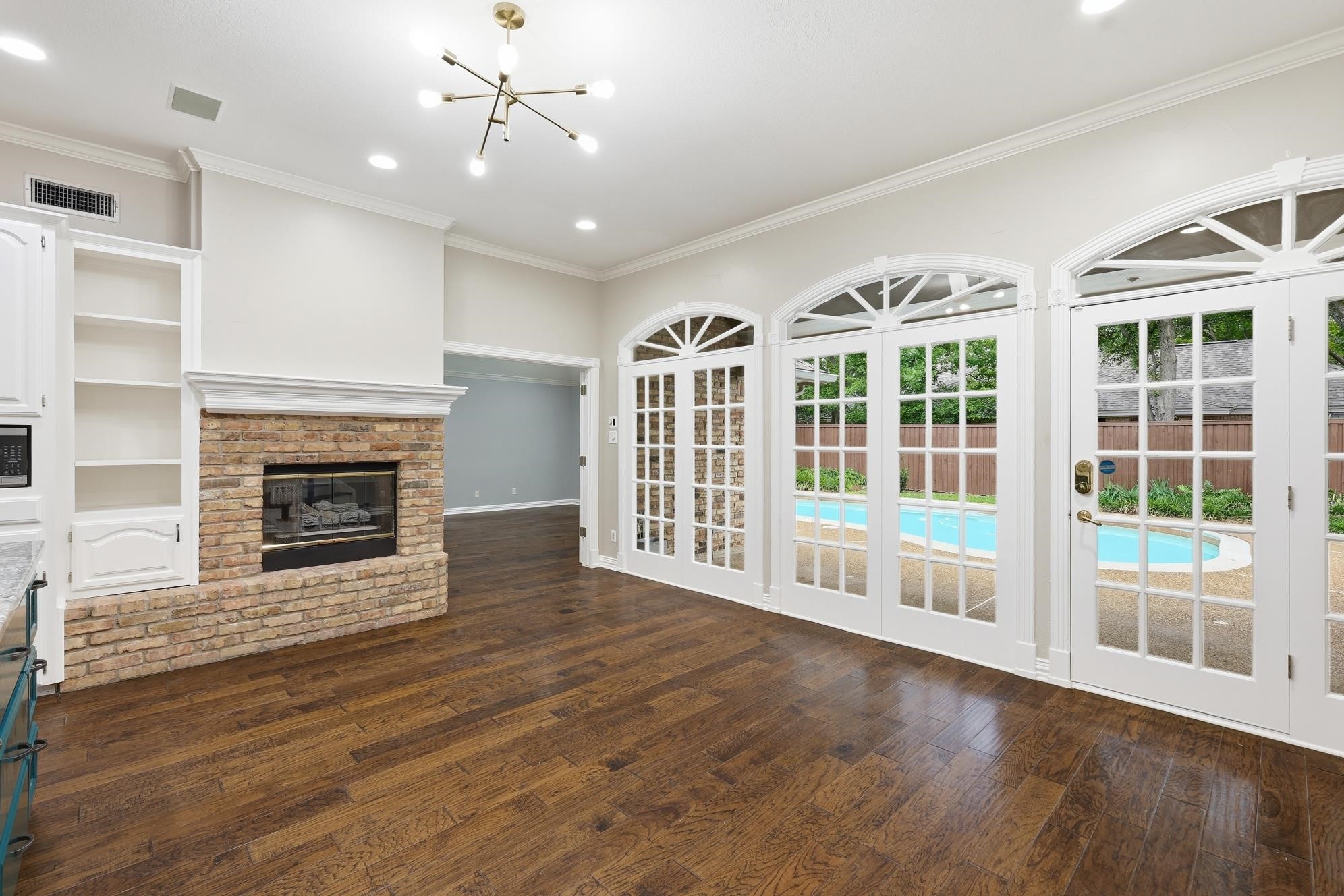 848 Birdsong Bedford TX 76021