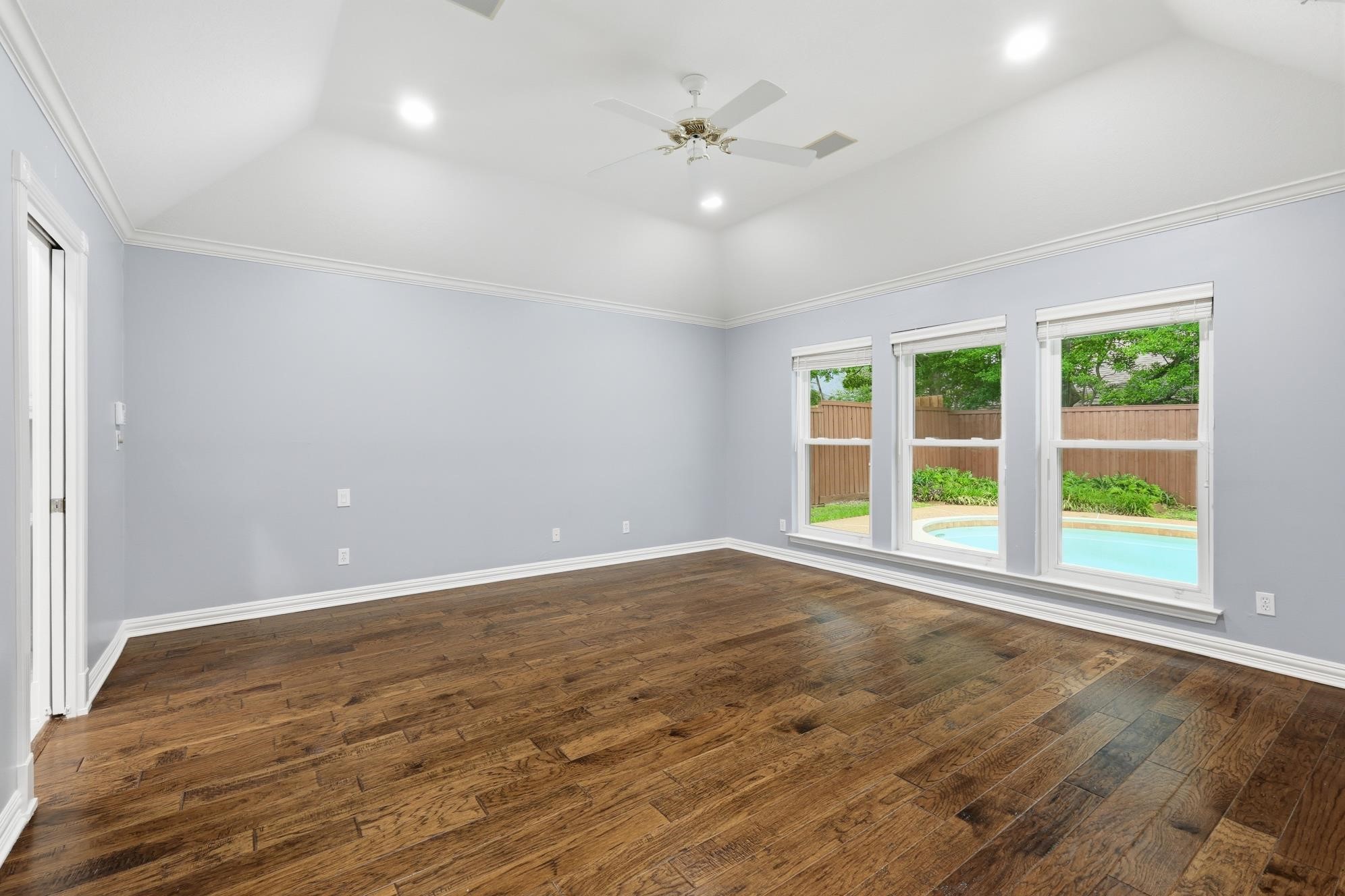 848 Birdsong Bedford TX 76021