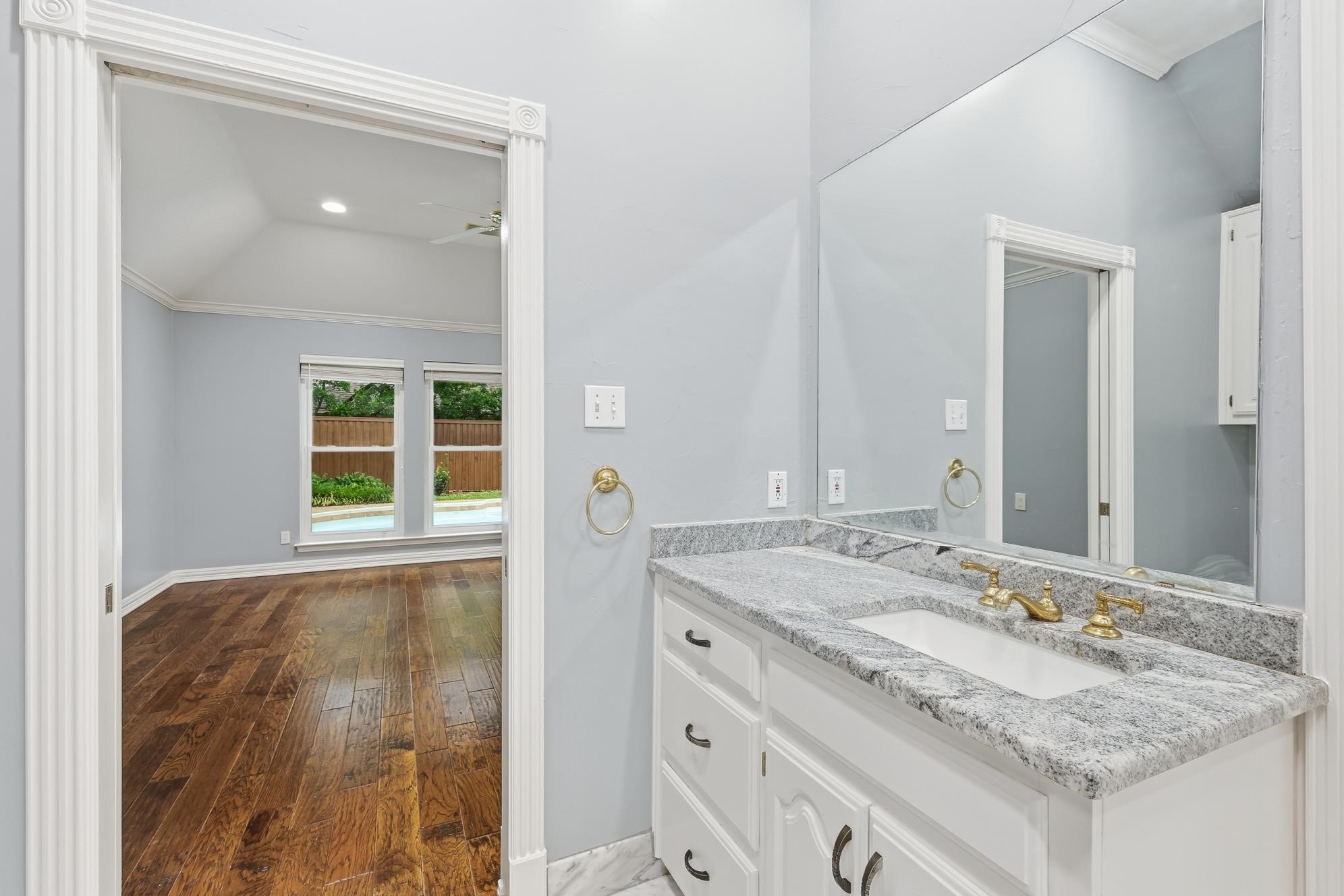 848 Birdsong Bedford TX 76021