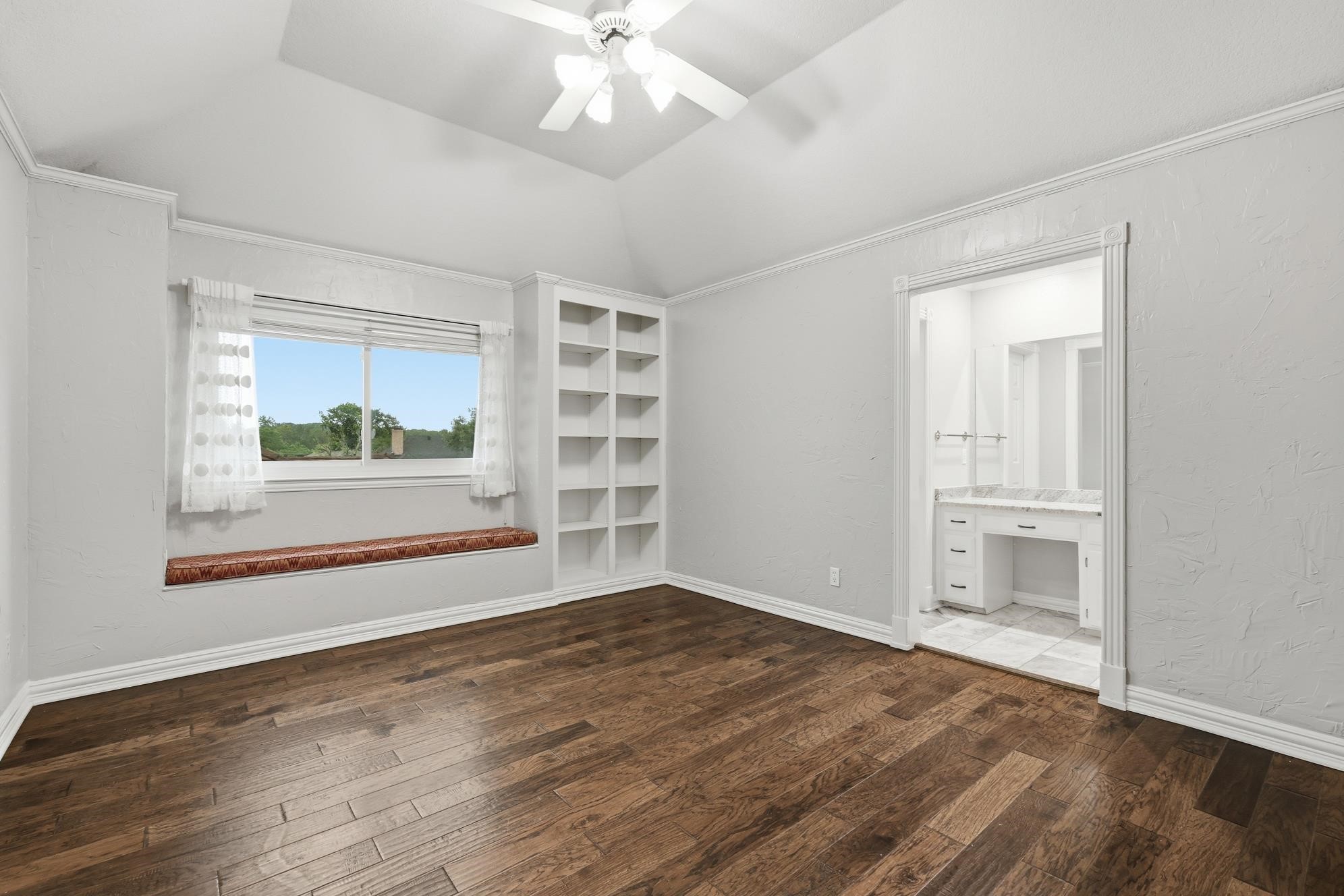 848 Birdsong Bedford TX 76021
