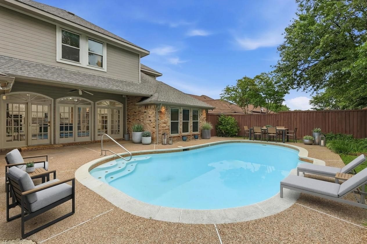 848 Birdsong Bedford TX 76021
