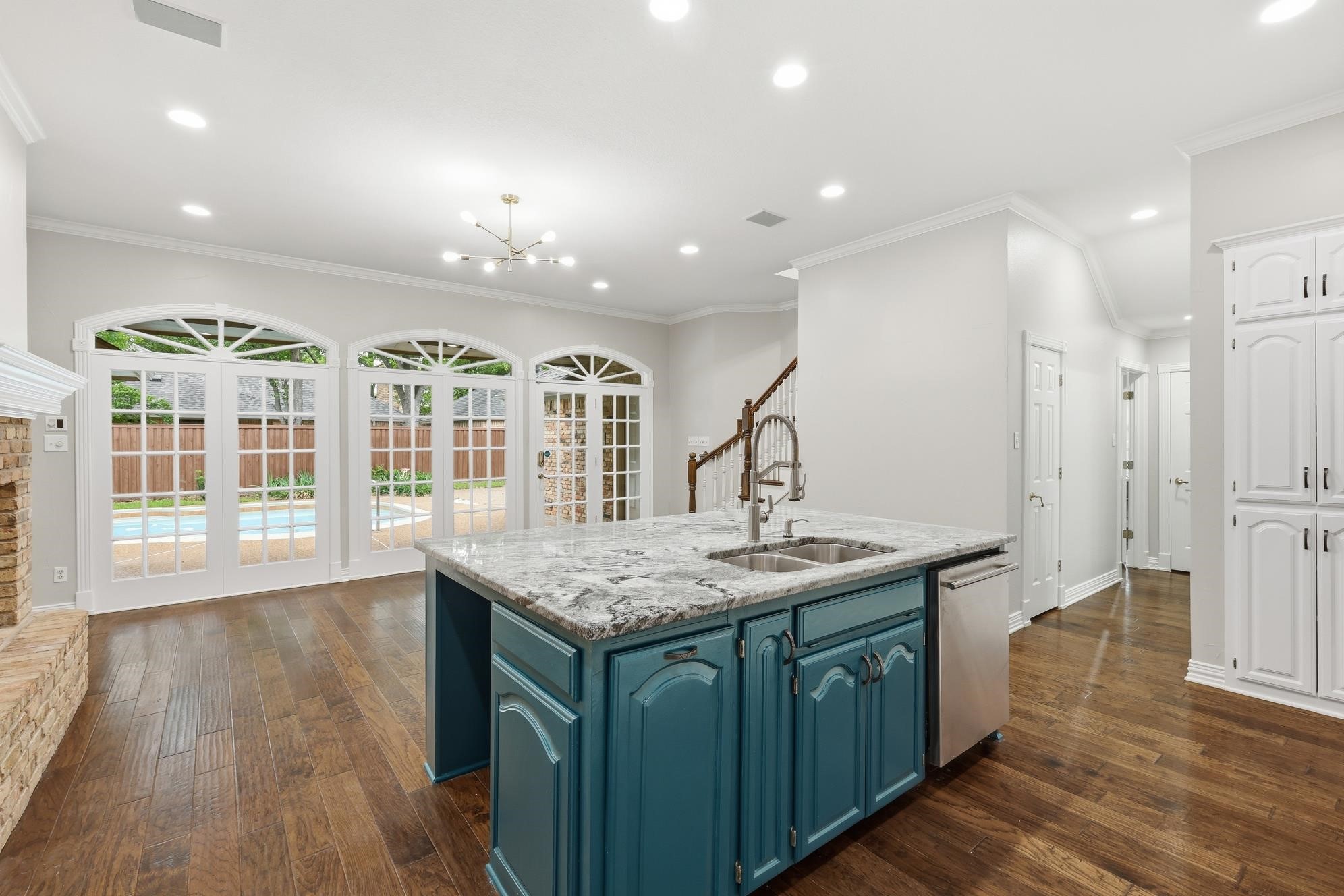 848 Birdsong Bedford TX 76021