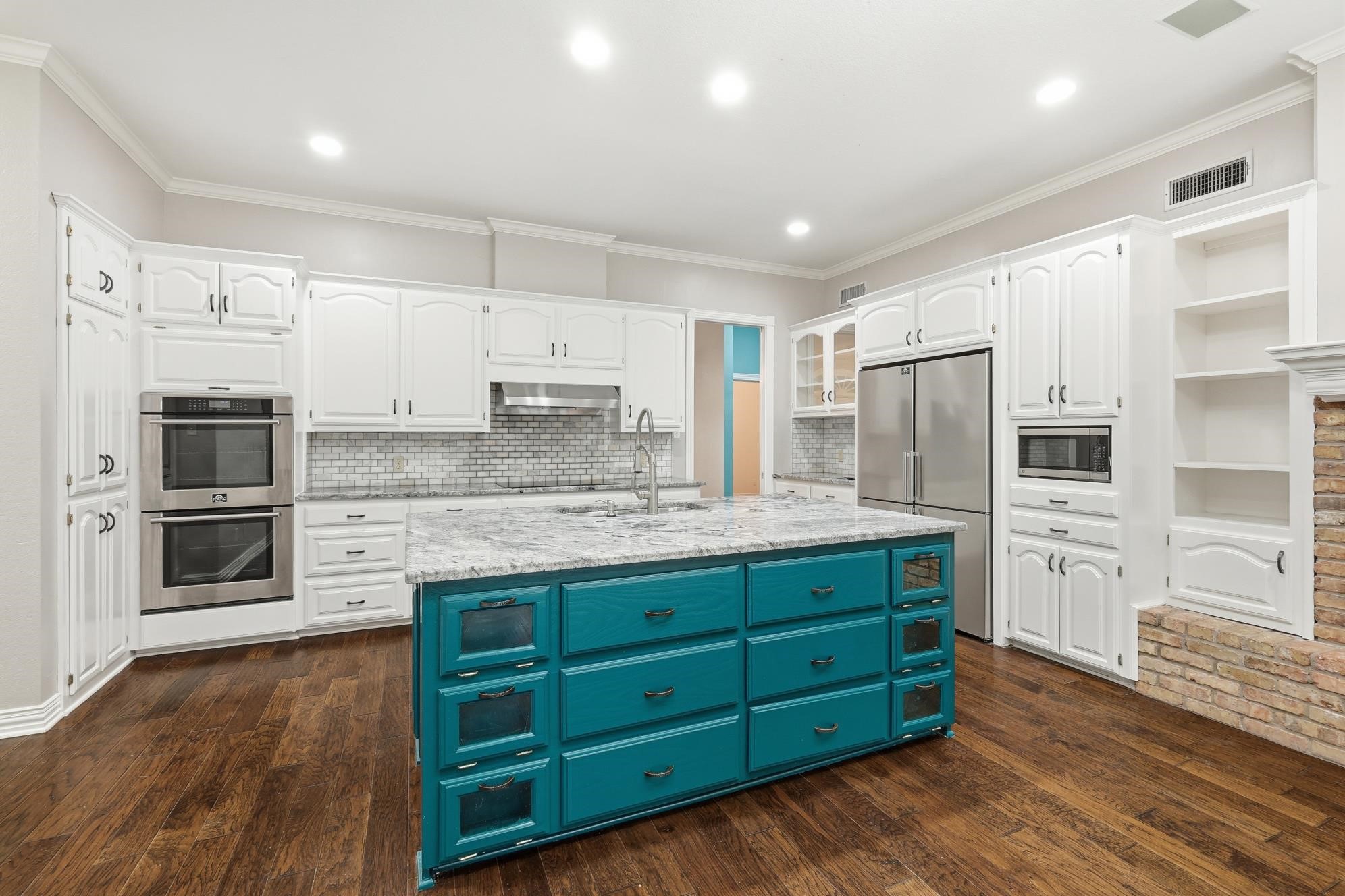 848 Birdsong Bedford TX 76021