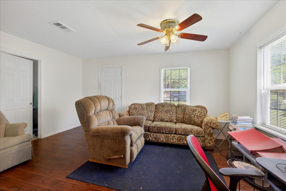 4001 S Peachtree Road Balch Springs TX 75180