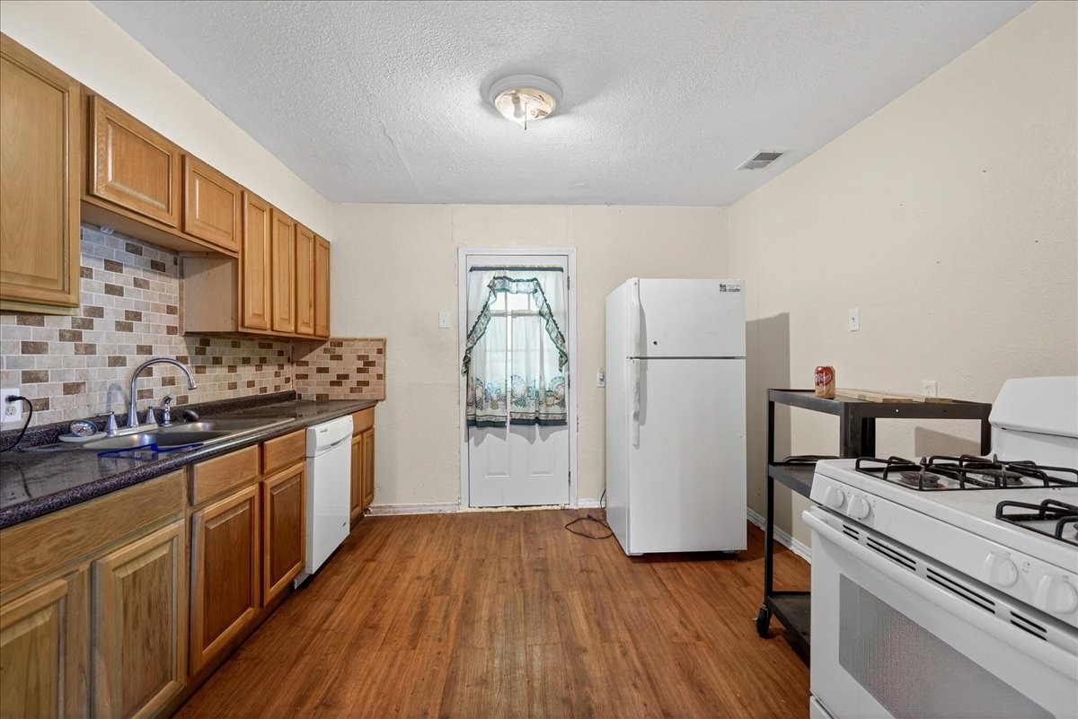 4001 S Peachtree Road Balch Springs TX 75180