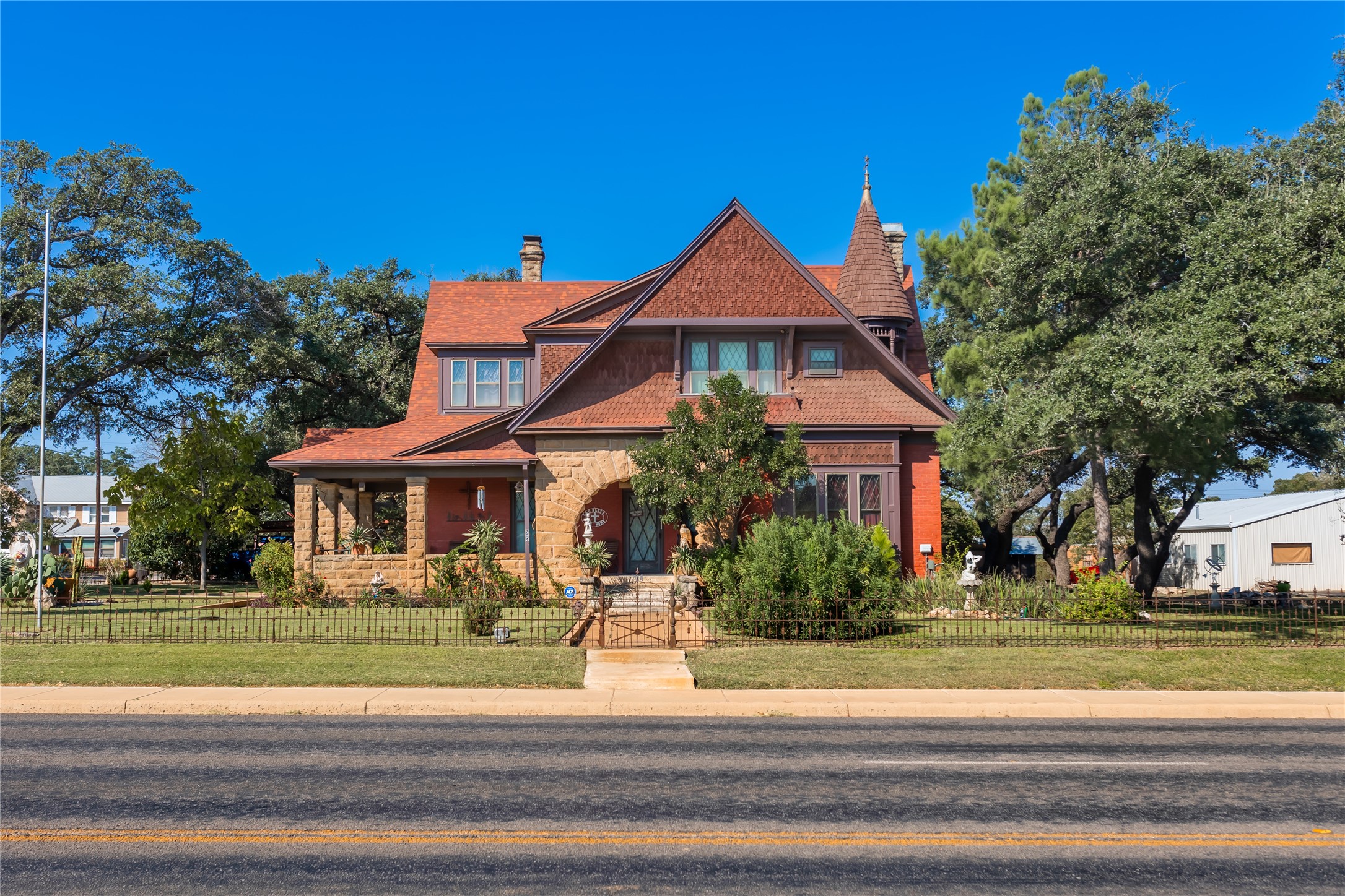 704 S Bridge Brady TX 76825
