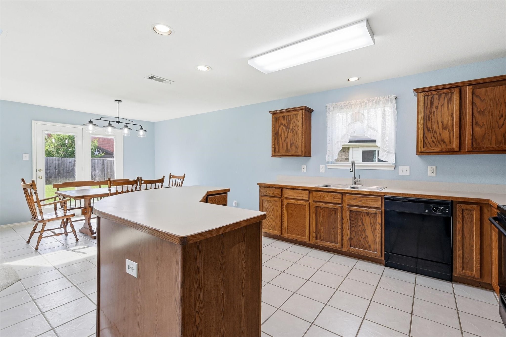 1703 Wolf Creek Drive Arlington TX 76018
