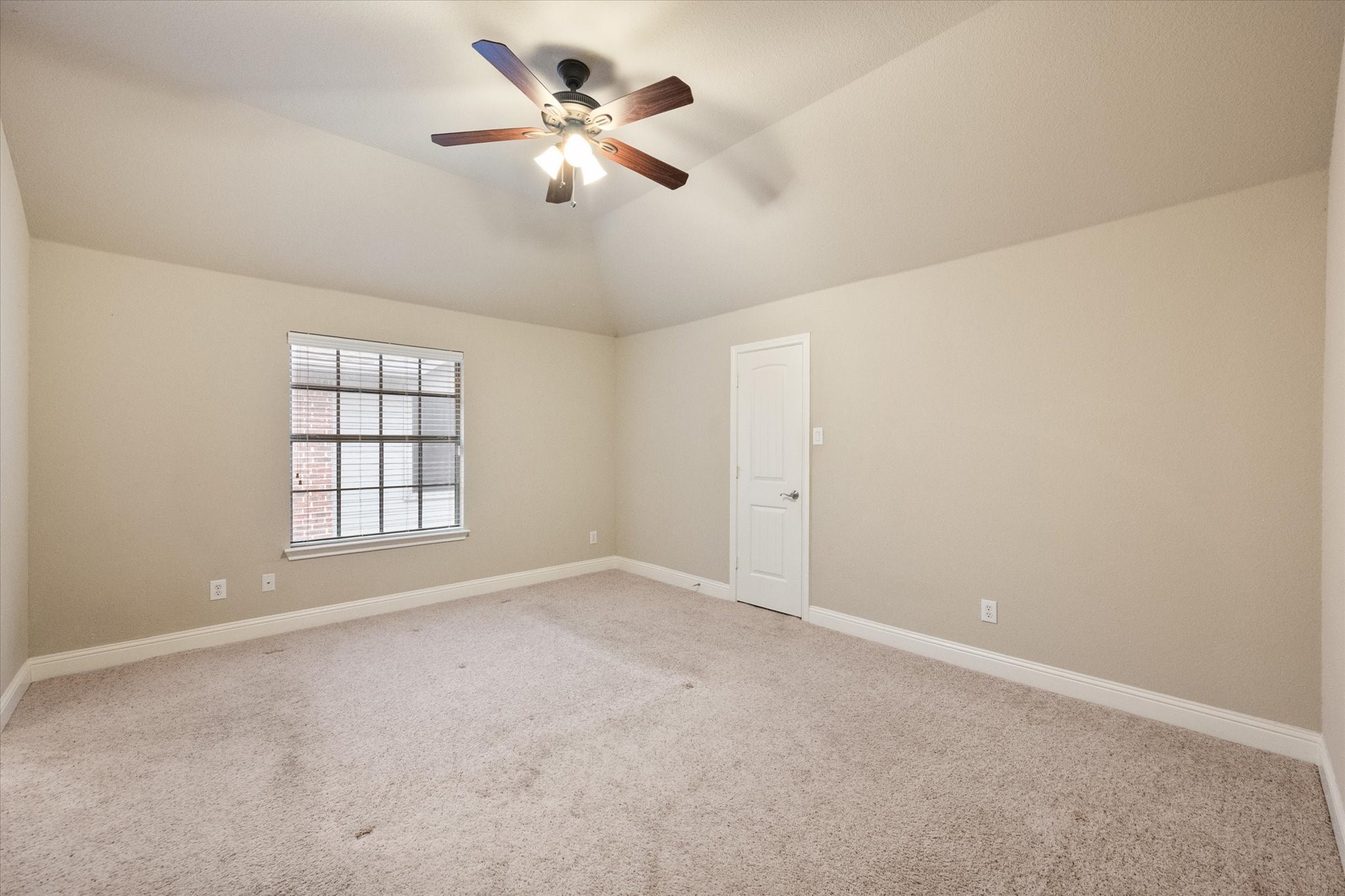 2755 Vela Grand Prairie TX 75054