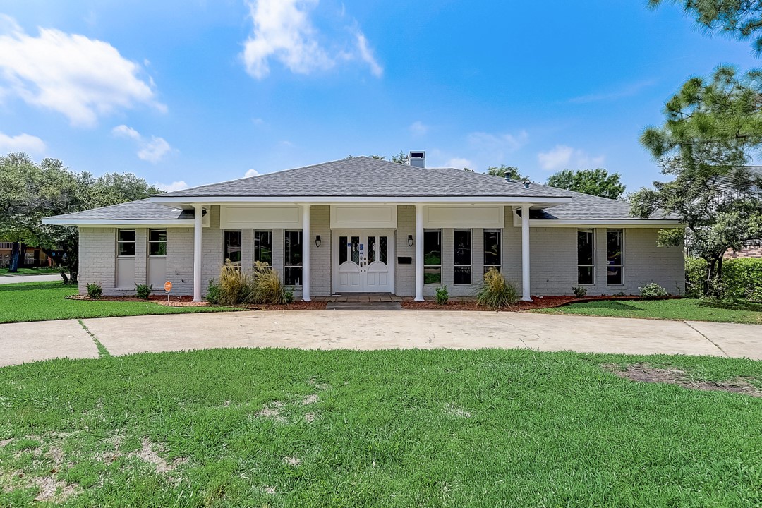 2822 Carriage Lane Carrollton TX 75006