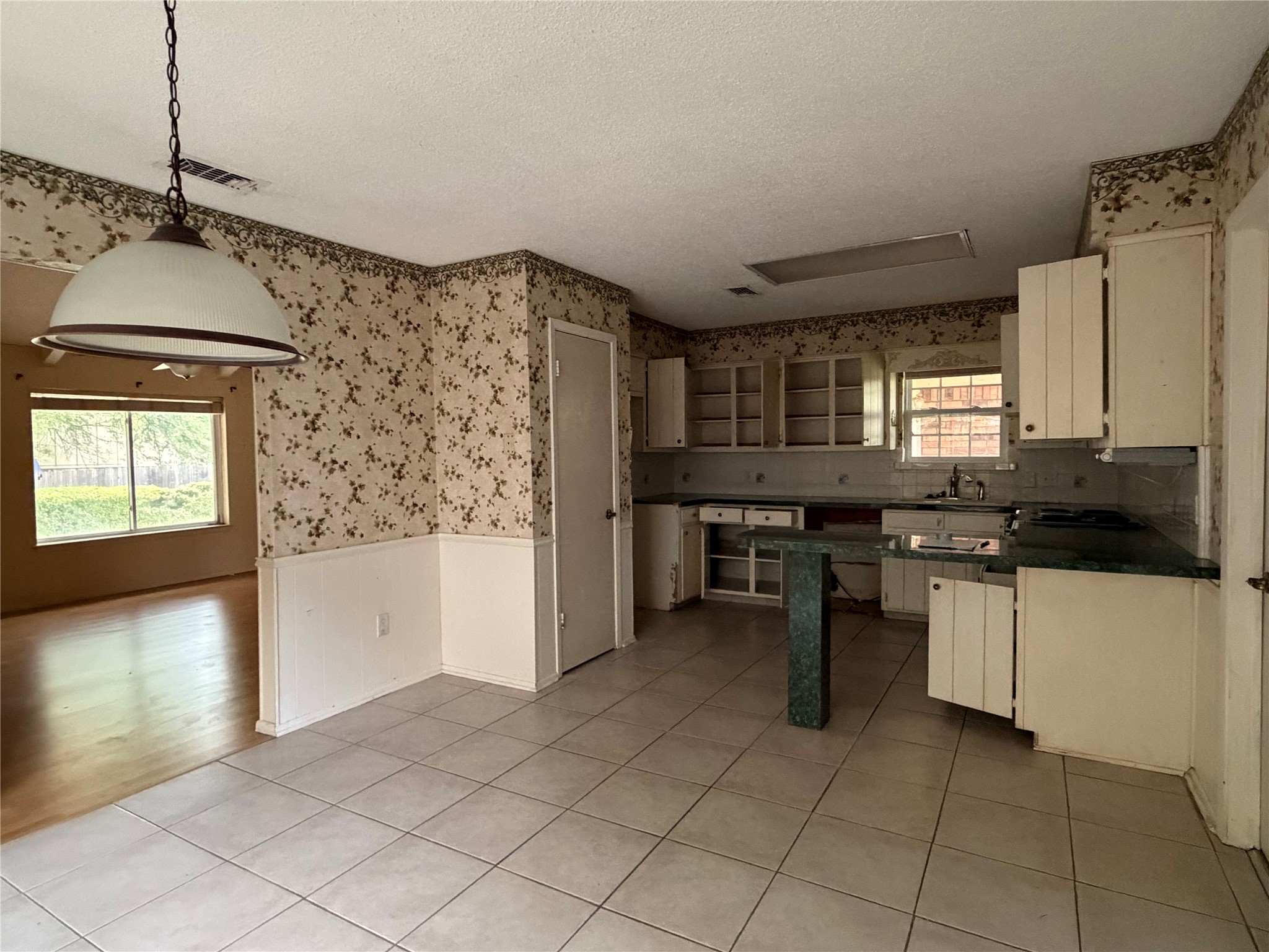 2904 Steve Drive Hurst TX 76054