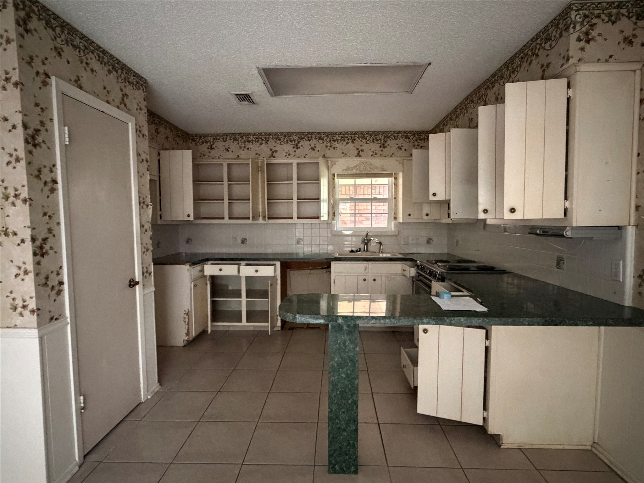 2904 Steve Drive Hurst TX 76054