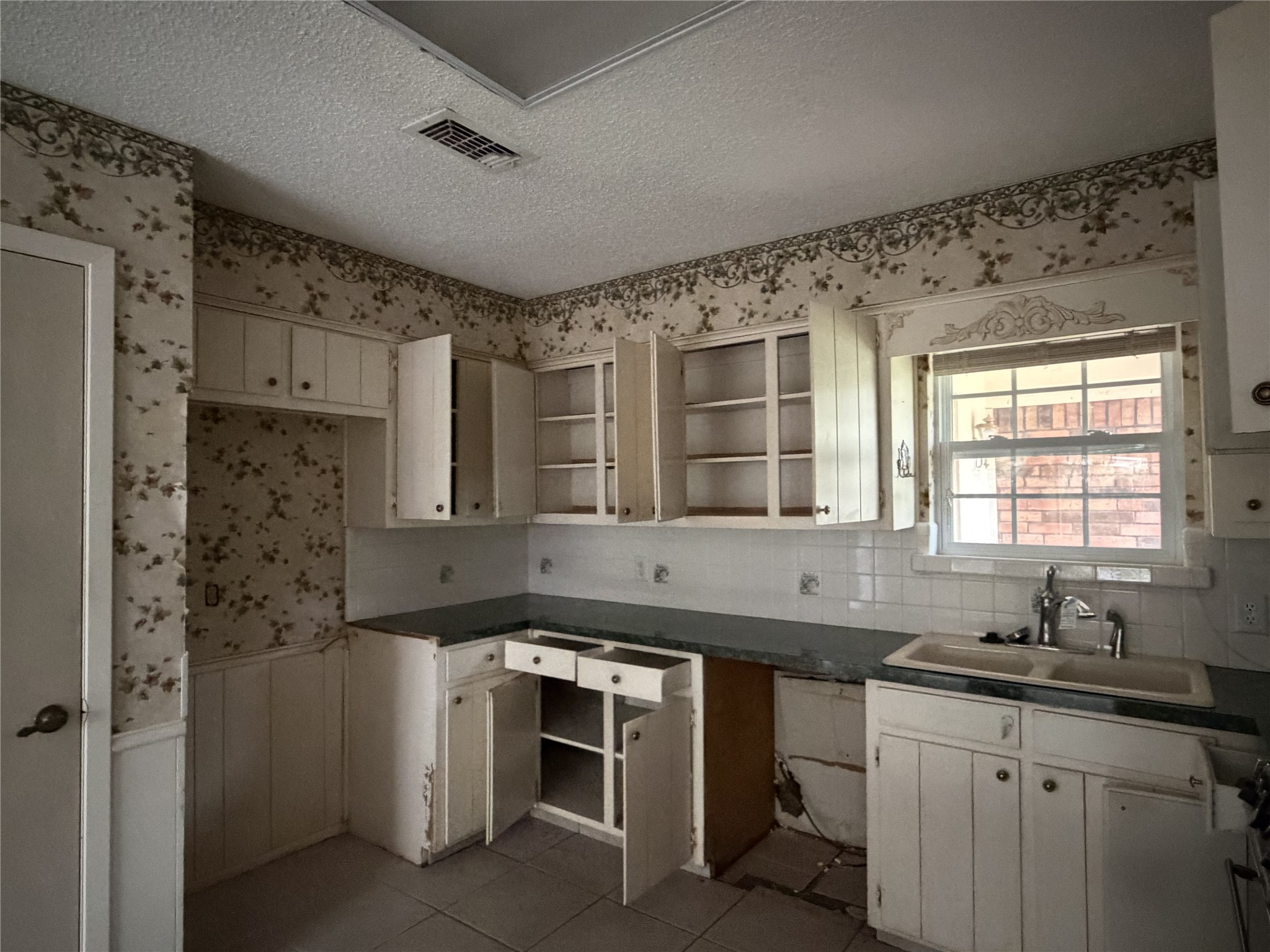 2904 Steve Drive Hurst TX 76054