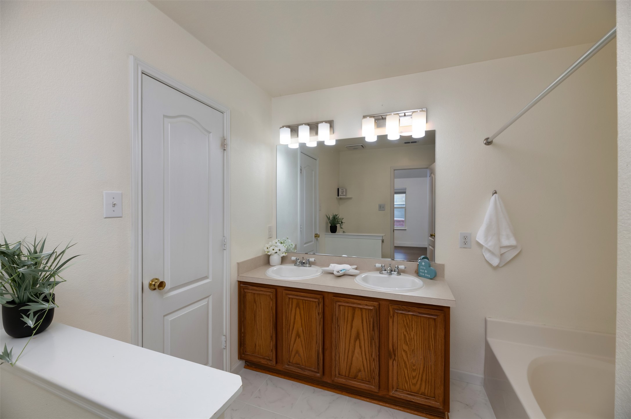 934 Plumeria Drive Arlington TX 76002