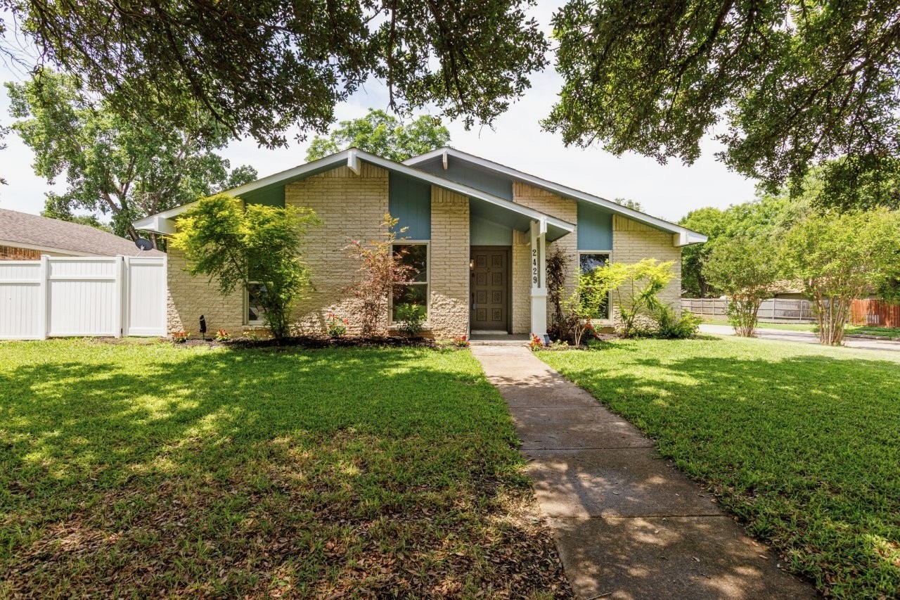 2429 Norway Drive Garland TX 75040