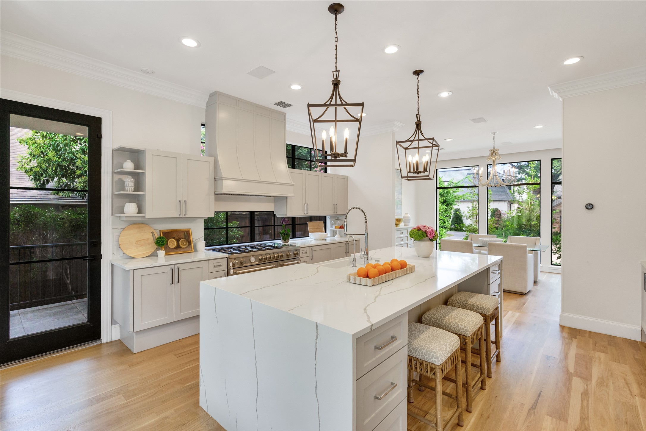 3845 N Versailles Avenue Dallas TX 75209