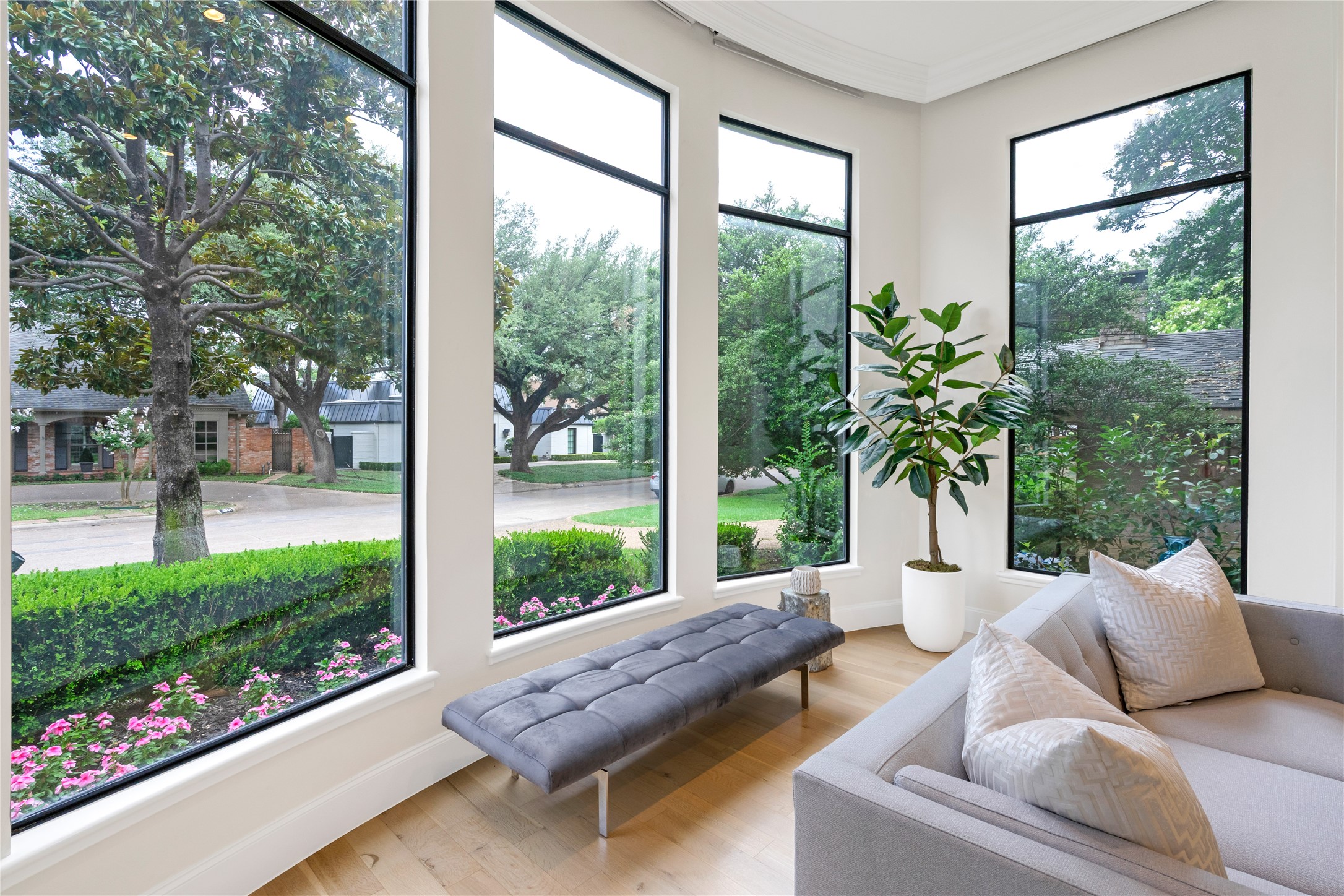 3845 N Versailles Avenue Dallas TX 75209