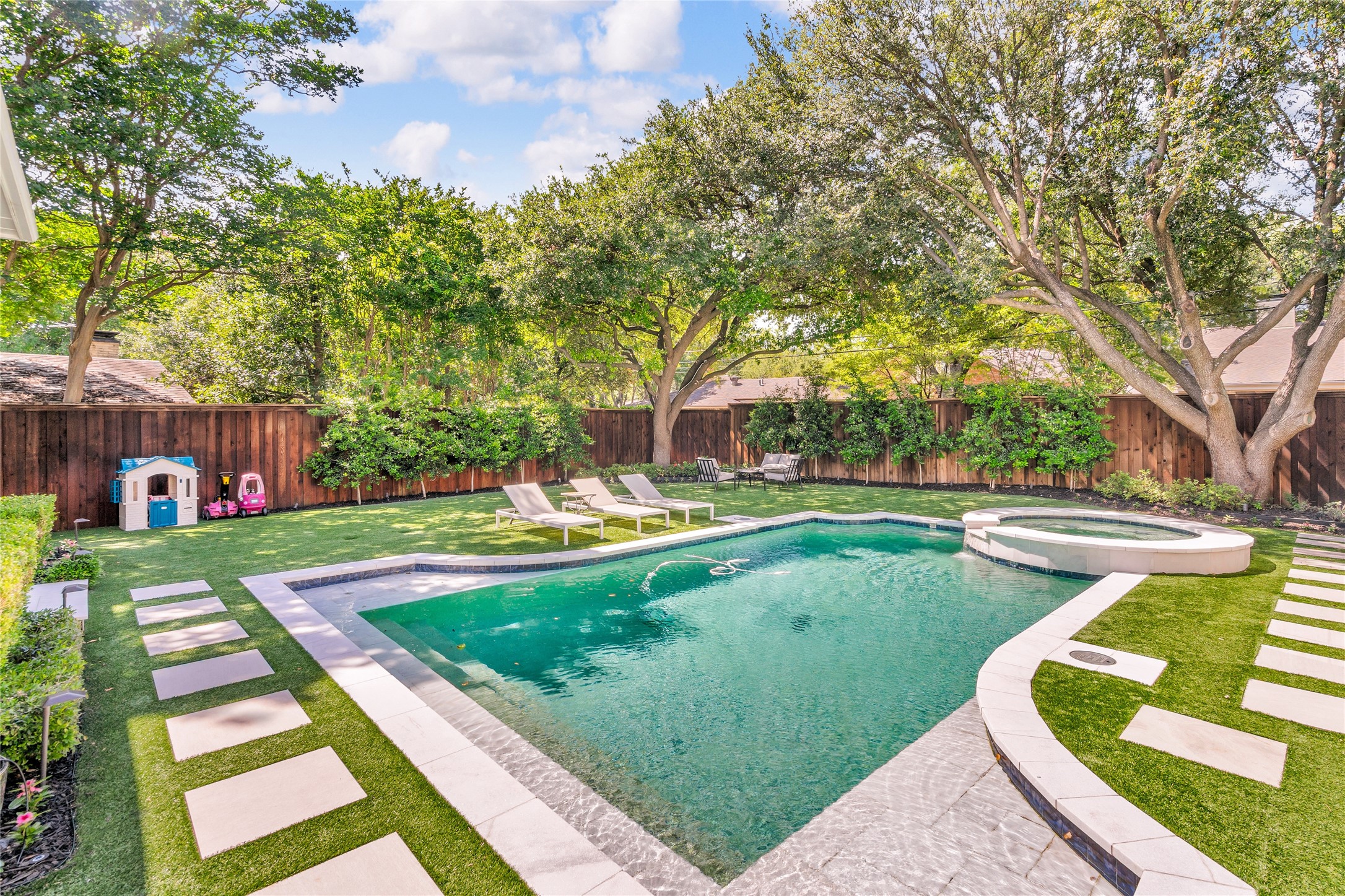 3845 N Versailles Avenue Dallas TX 75209