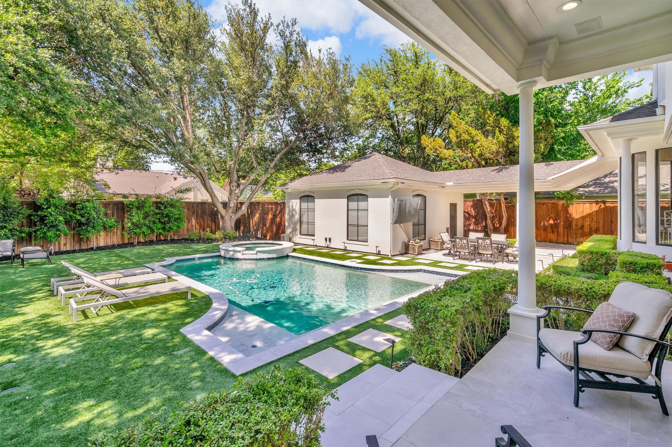 3845 N Versailles Avenue Dallas TX 75209