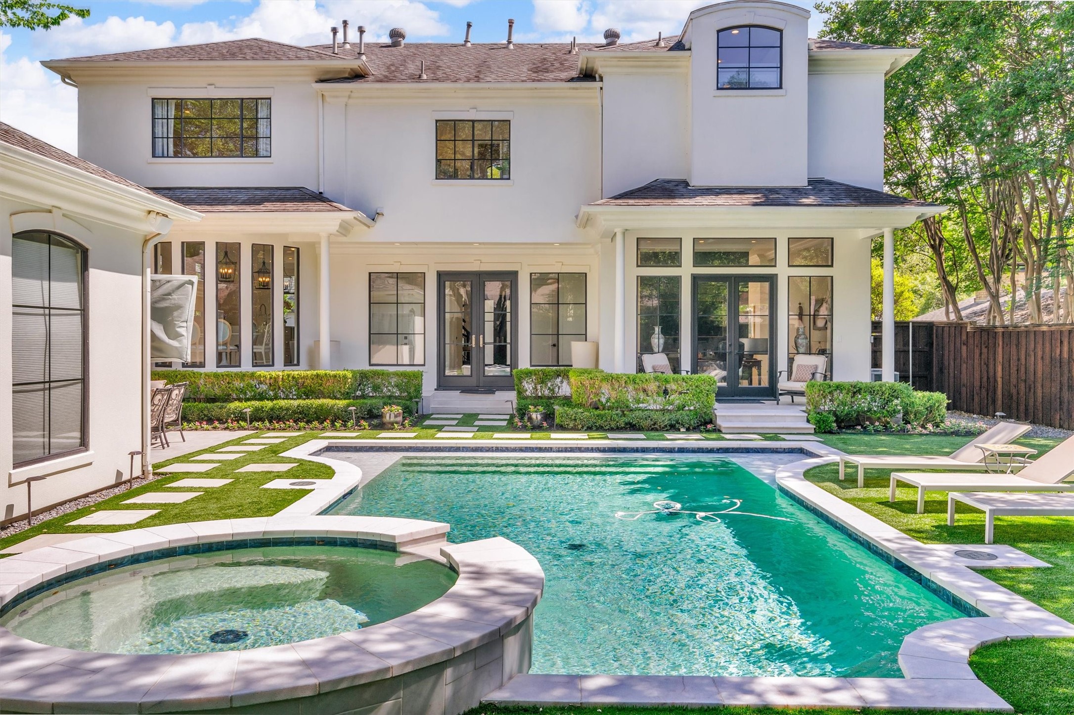 3845 N Versailles Avenue Dallas TX 75209
