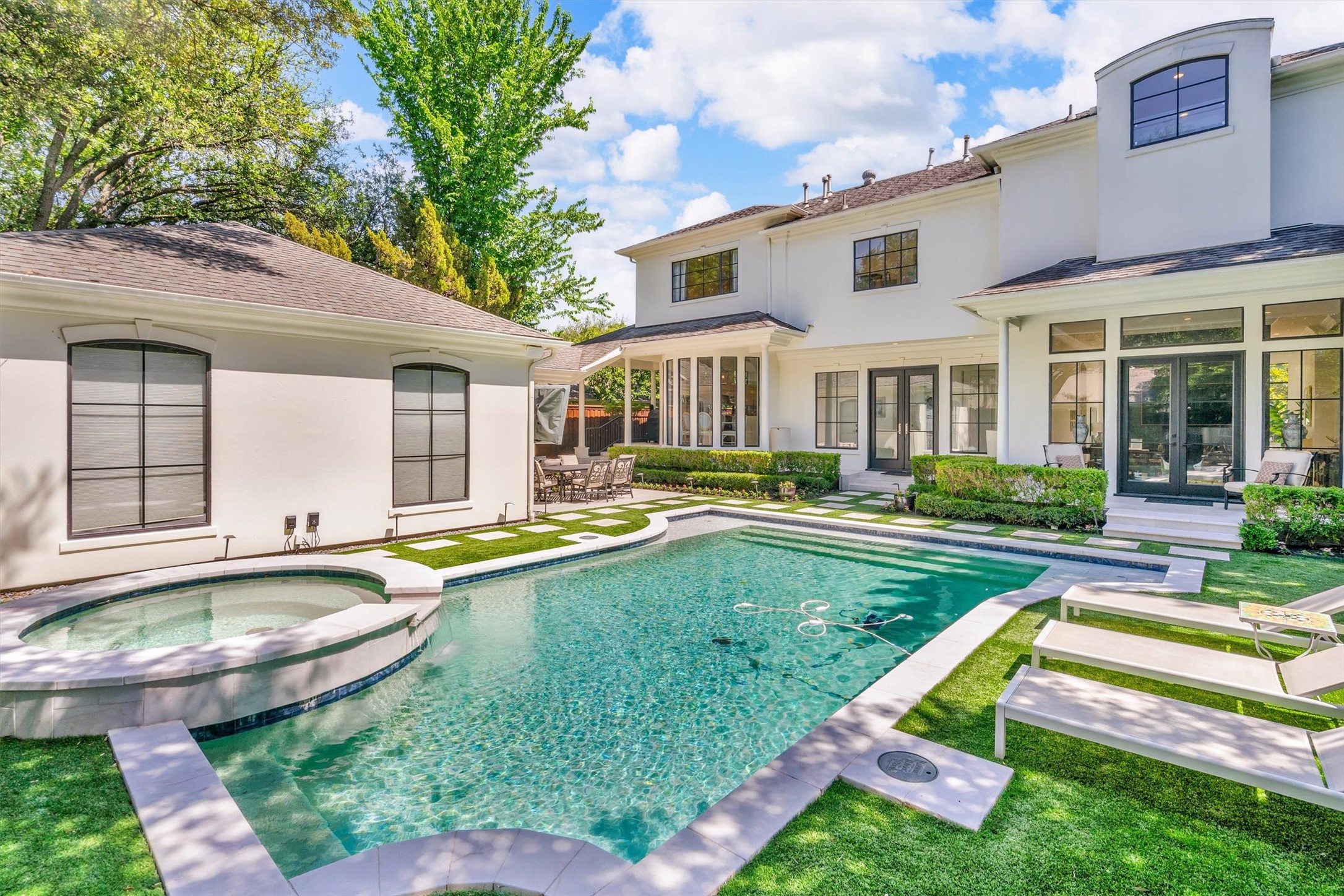 3845 N Versailles Avenue Dallas TX 75209