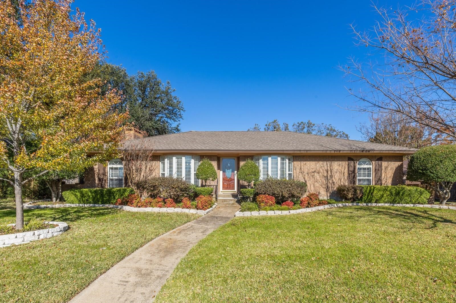 817 Wakefield Drive Garland TX 75040