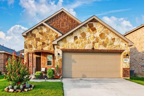 8824 Tenderfoot Lane Aubrey TX 76227