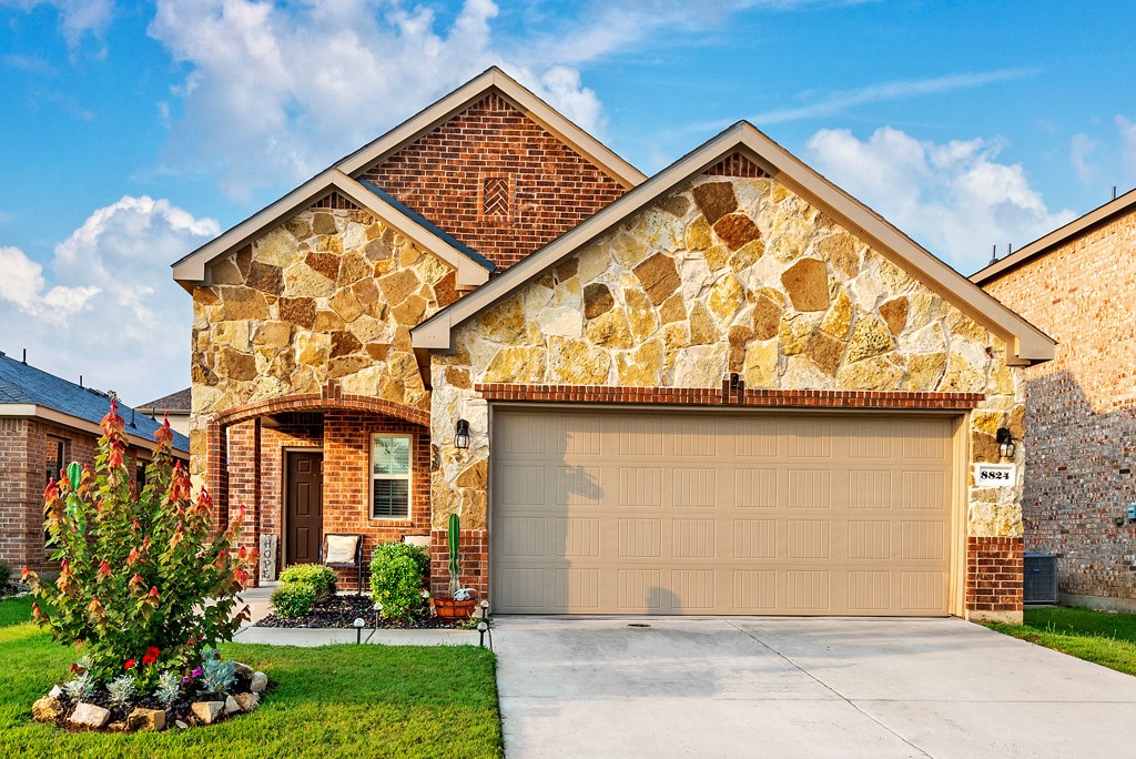 8824 Tenderfoot Lane Aubrey TX 76227