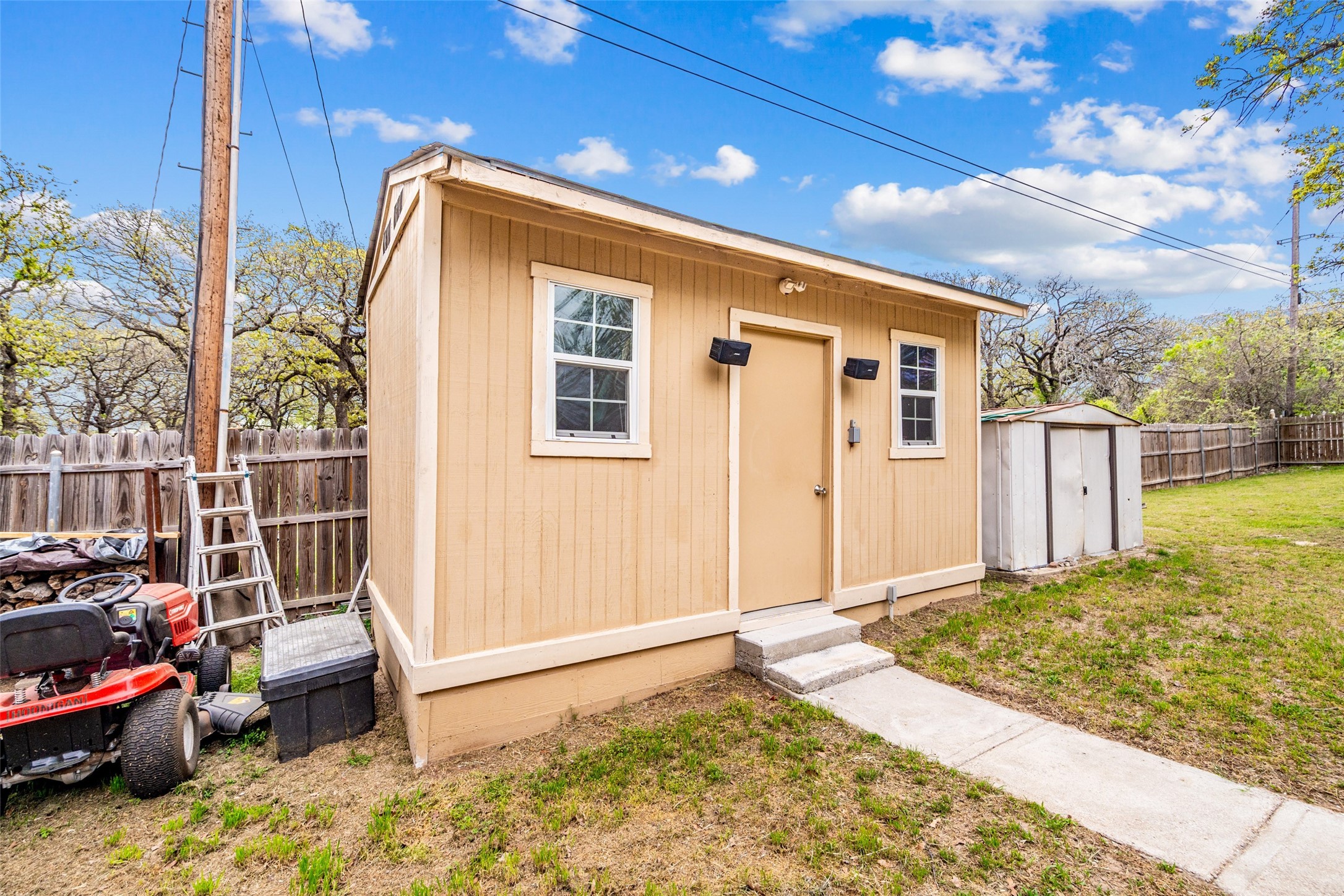 701 Wood Lane Azle TX 76020