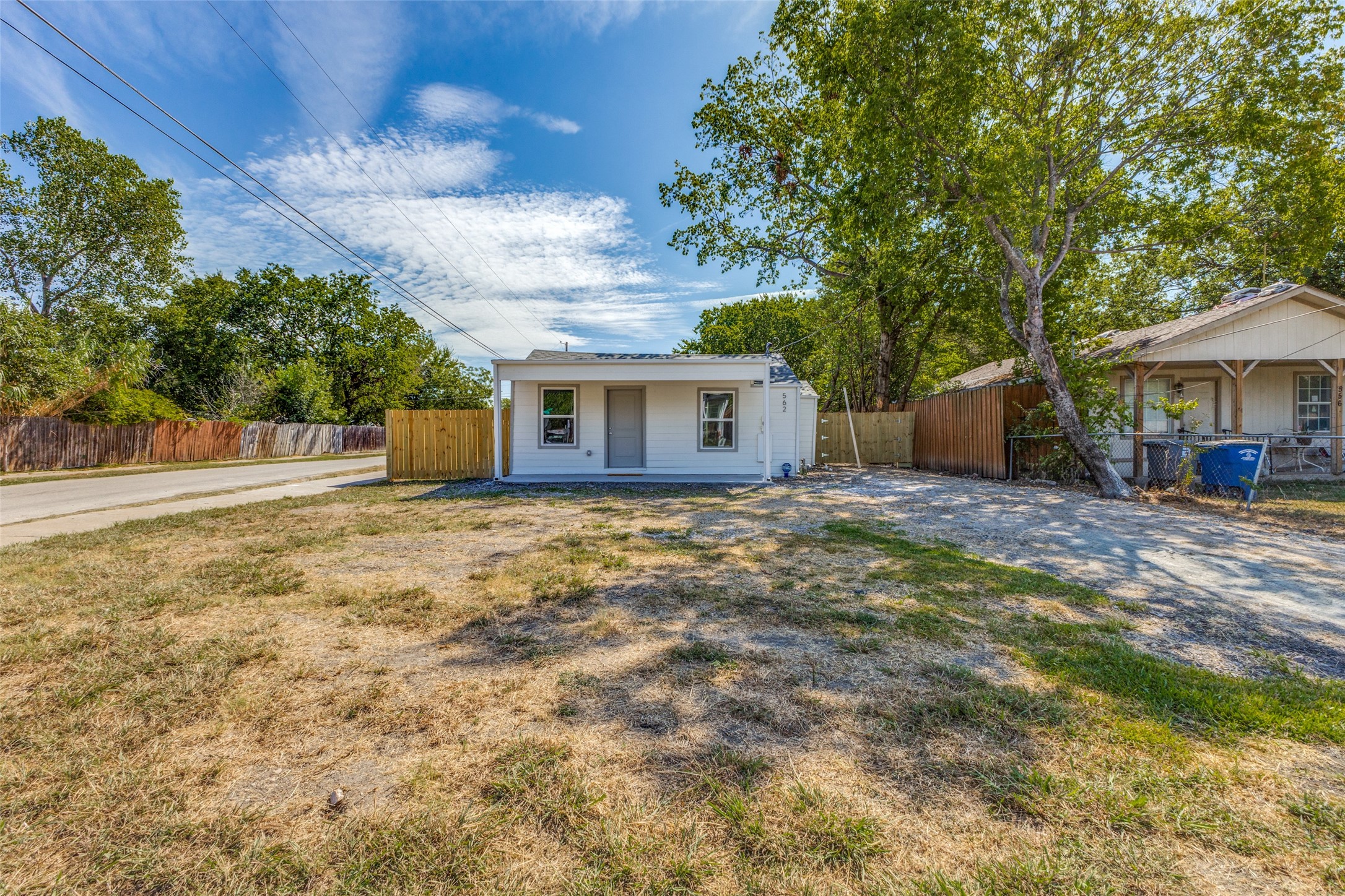 562 Rayenell Avenue Dallas TX 75217