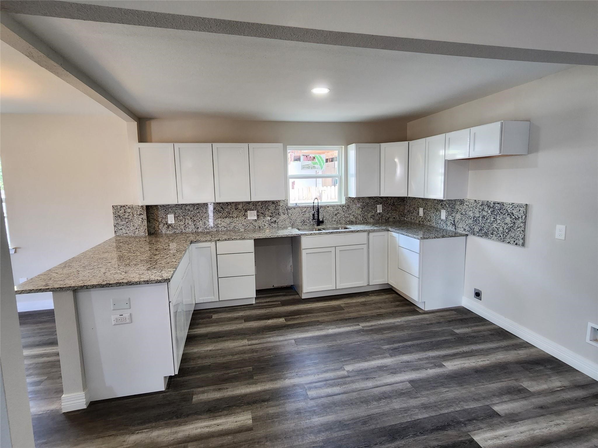 810 N Jester Avenue Dallas TX 75211