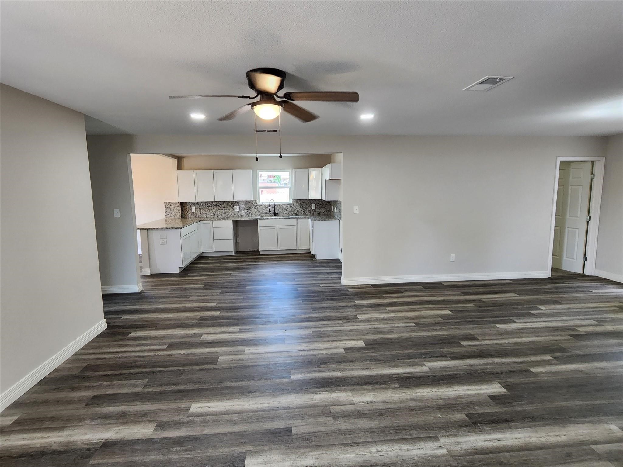 810 N Jester Avenue Dallas TX 75211