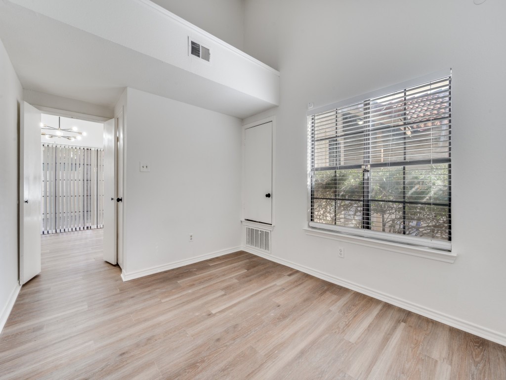 8901 Casa Drive Irving TX 75063