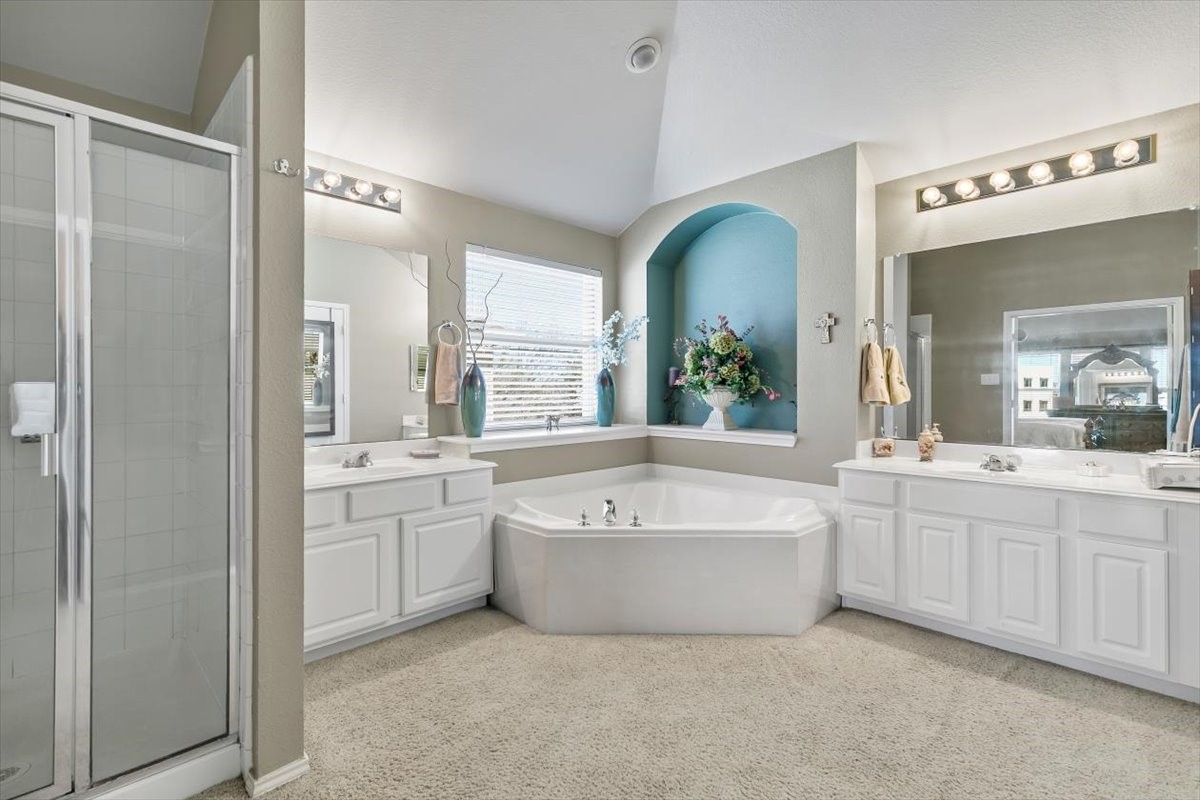 306 Salsbury Drive Euless TX 76040