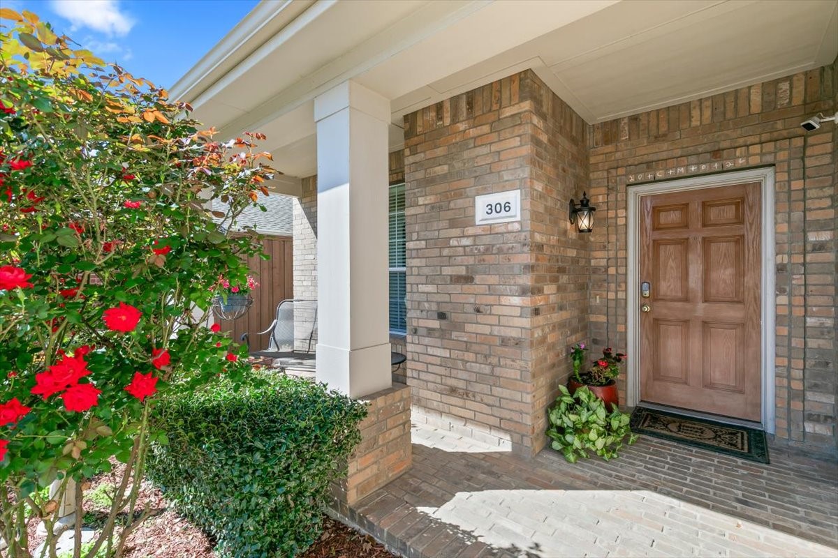 306 Salsbury Drive Euless TX 76040