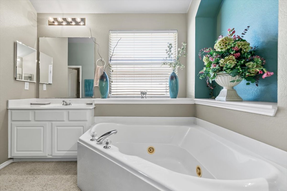 306 Salsbury Drive Euless TX 76040
