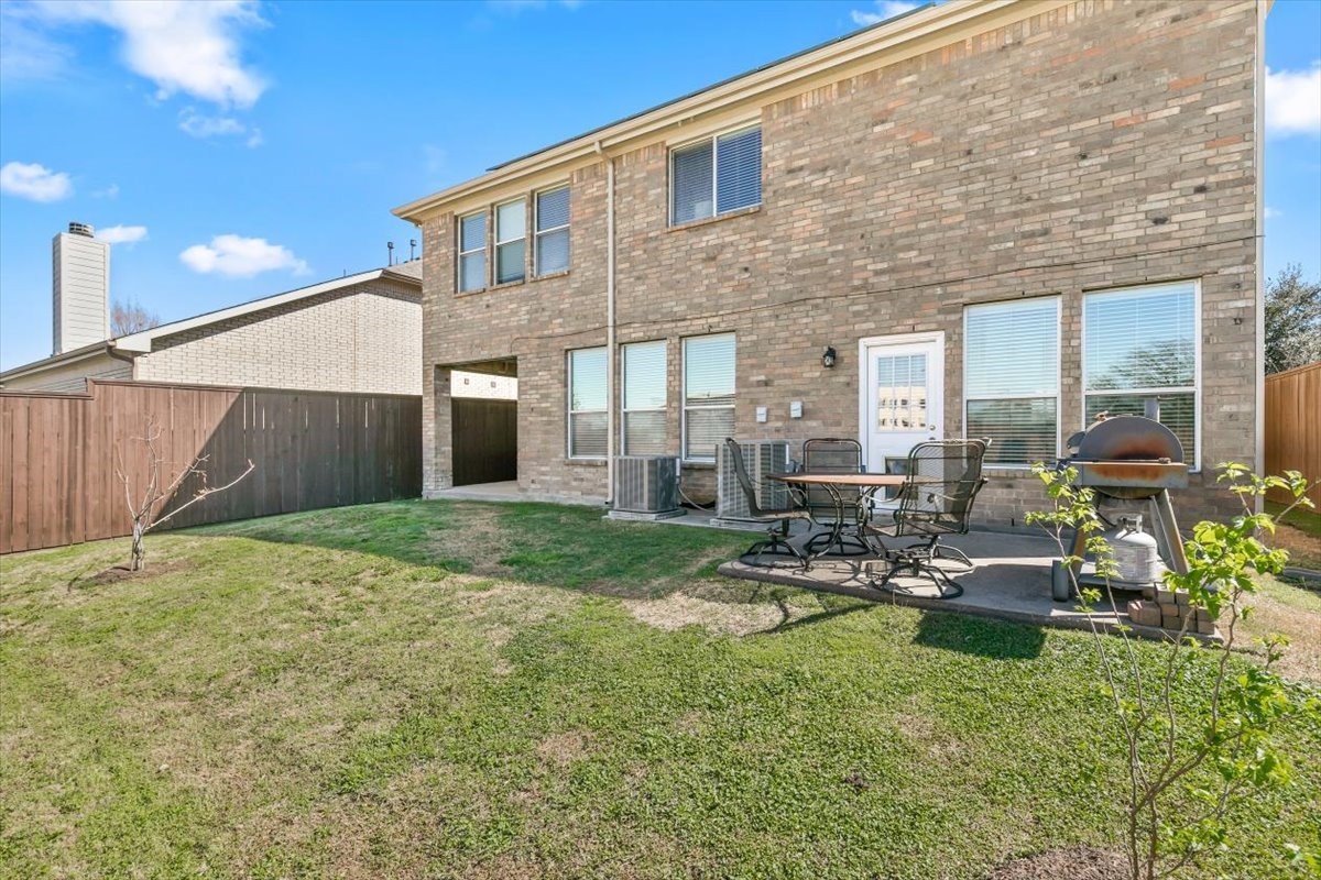 306 Salsbury Drive Euless TX 76040